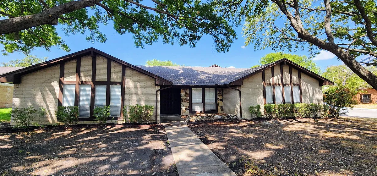 Building Photo - 7737 Village Trail Dr