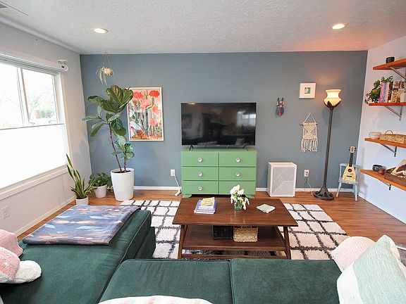 4th image of 205 NE 79th Ave