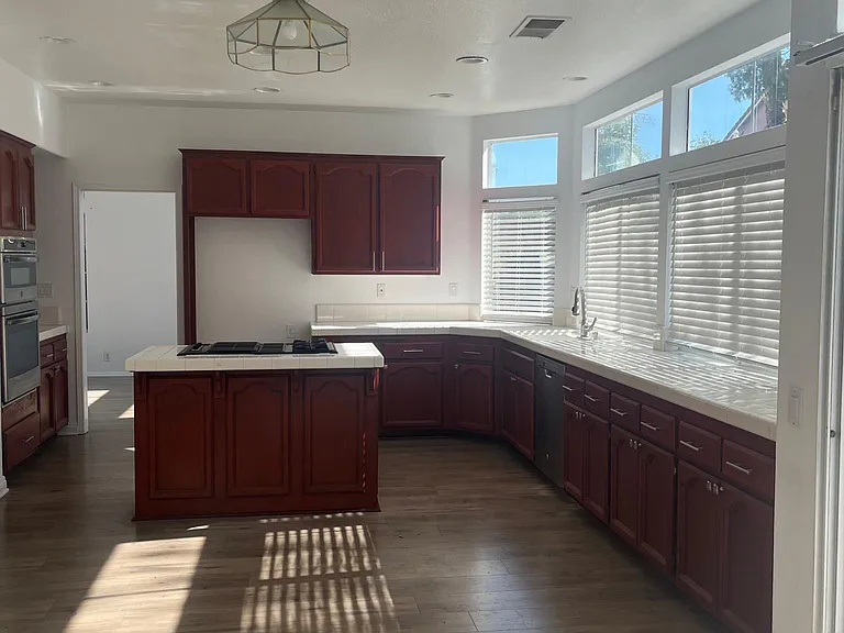 476 Somerset Cir — Photo 35
