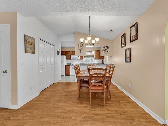 4th image of 9514 Leeds Circle