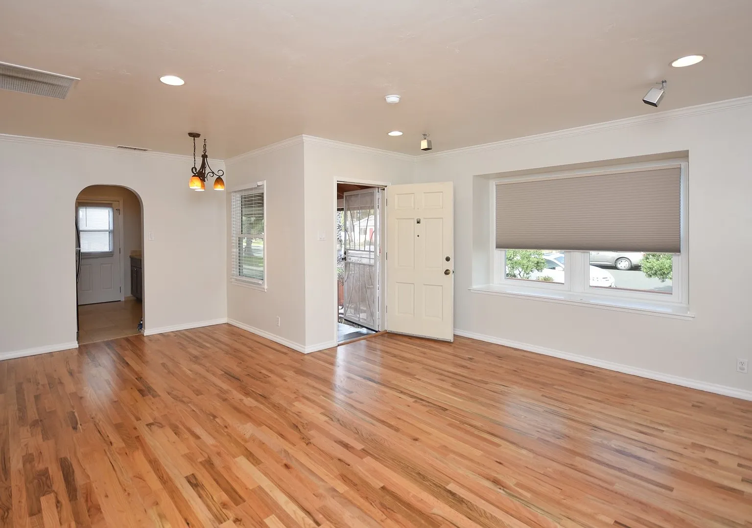 Charming 3 bedroom home in Oceanside by the beach. — Photo 1