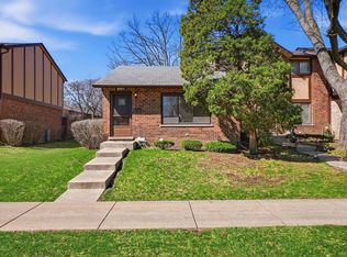 1S300 Stratford Ln, Villa Park, IL 60181