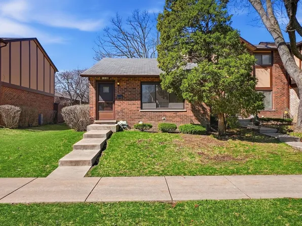 1S300 Stratford Ln, Villa Park, IL 60181