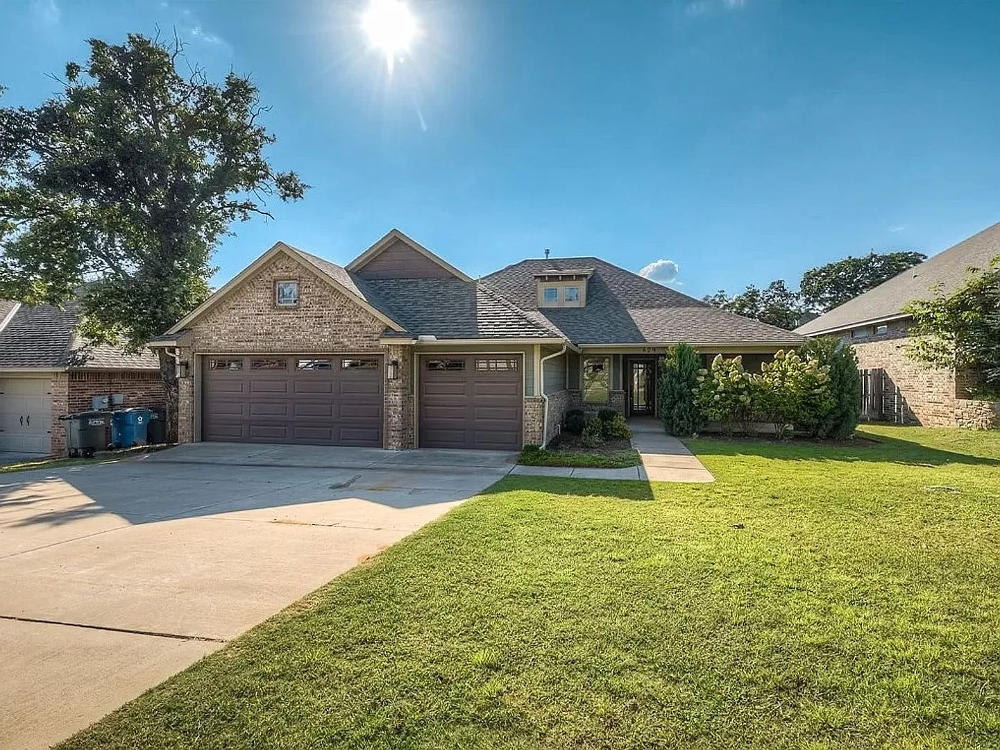 Beautiful 3 bed 2 bath home with an office!! — Photo 2