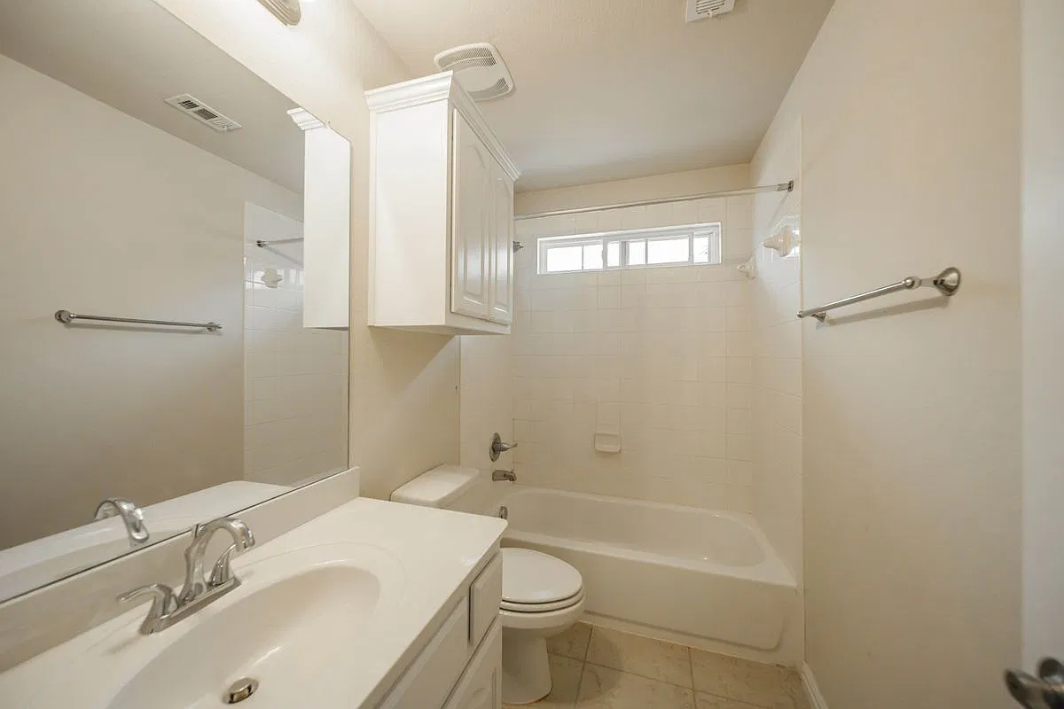 5 bed, 4.0 bath, 2768 sqft, $3,000 — Photo 4