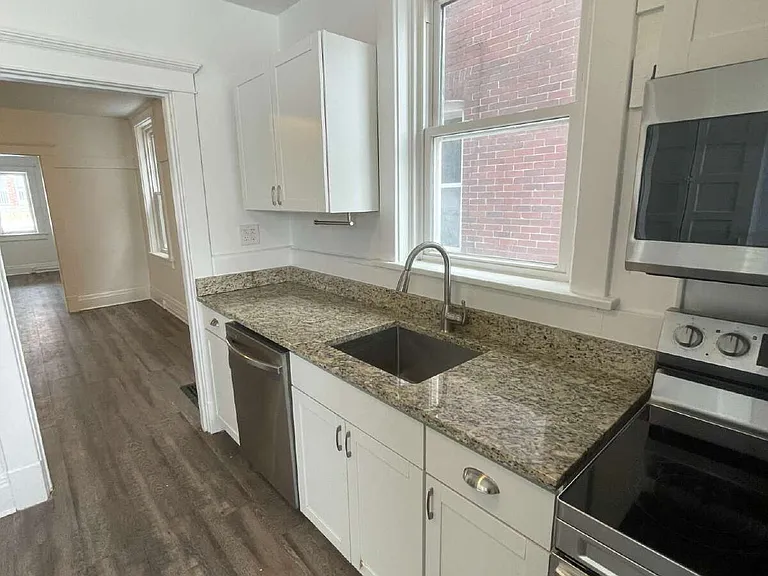 126-136 S Spring Ave #136 — Photo 20