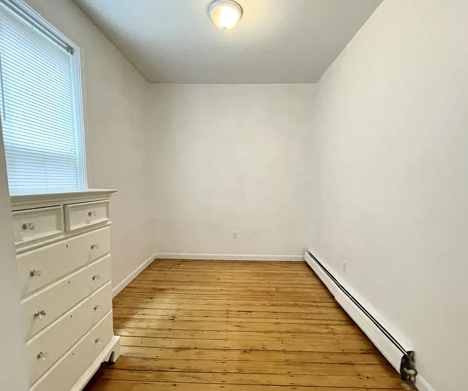 4 bed, $4,000 — Photo 4