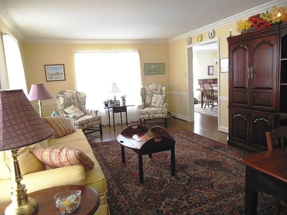 Living Room With Crown Molding & Chair Rail