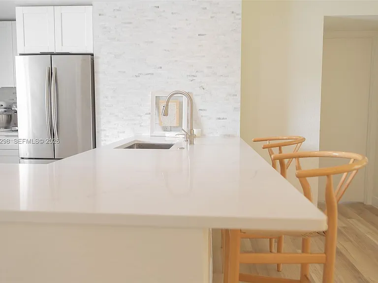 3250 N Palm Aire Dr #202 — Photo 2