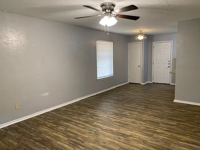 2 bed, 1000 sqft, $1,550 — Photo 2