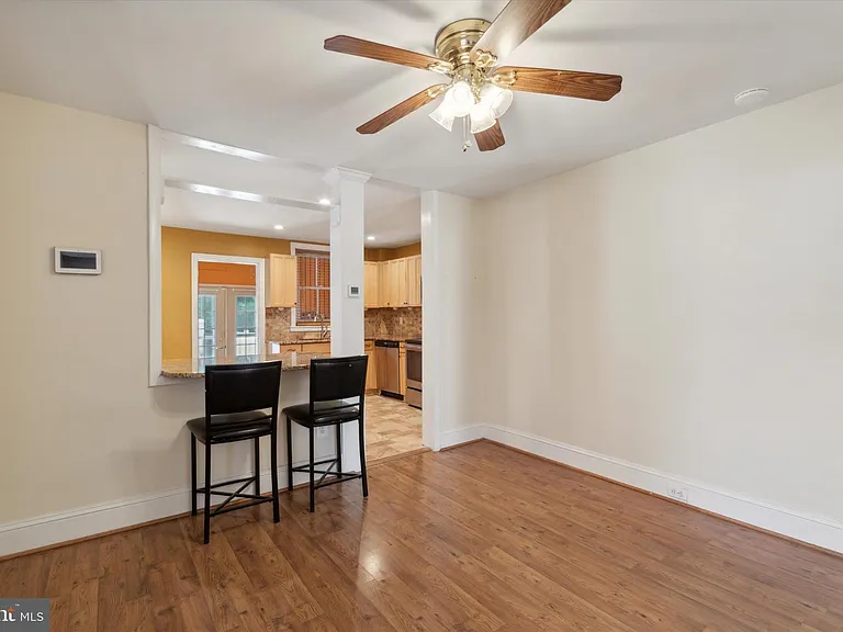 925 County Line Rd — Photo 3