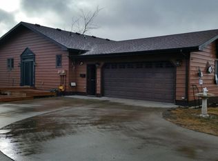 204 Meadowbrook Ln, Groton, SD 57445