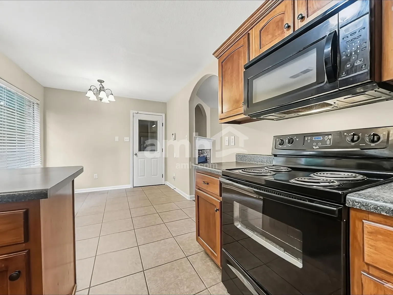 4 bed, 2.5 bath, 2151 sqft, $2,150 — Photo 3
