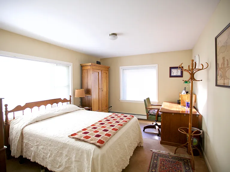 18 Clinton Ave — Photo 10