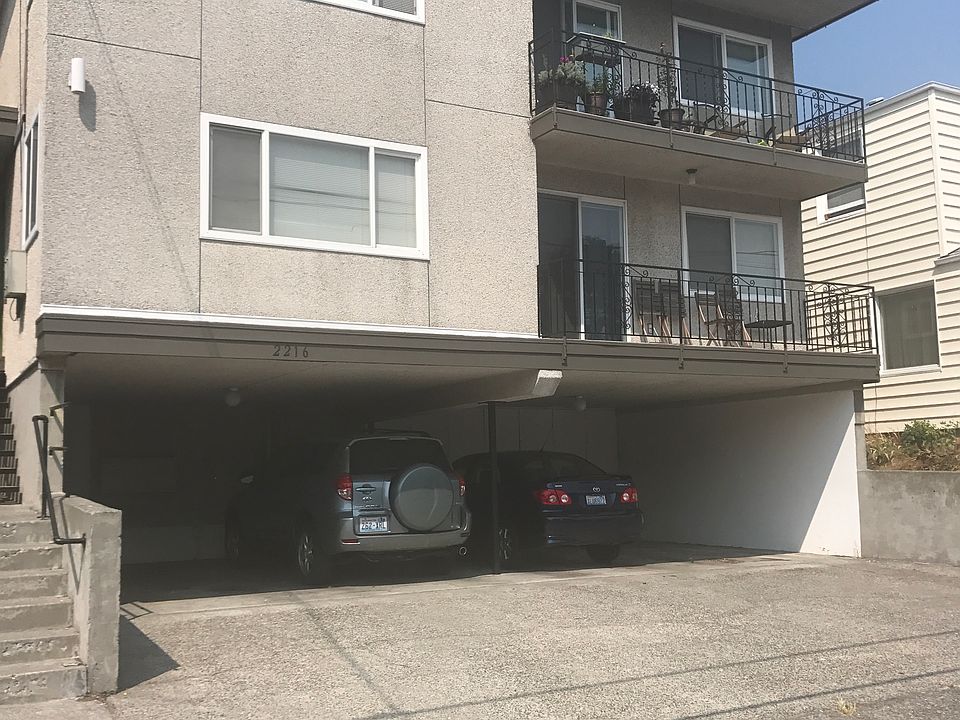Carport tandem parking