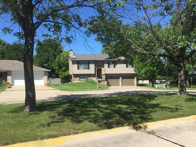3905 Athens Ct — Photo 1