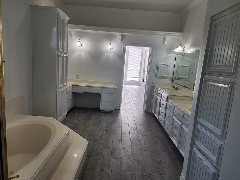 2318 Southbay Cir — Photo 14