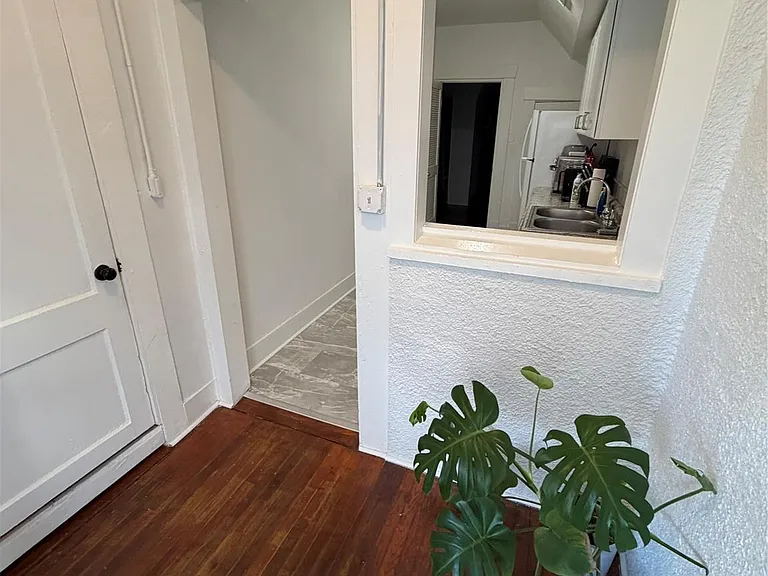 402 Hyde Park Blvd #1 — Photo 31