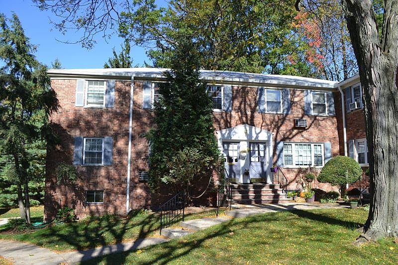 1st image of 28 Wedgewood Dr APT 41
