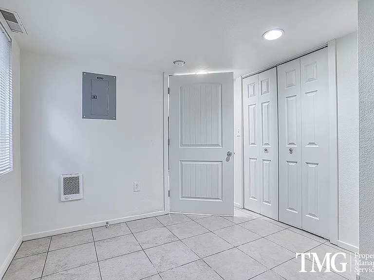 8164 SE 52nd Ave — Photo 16