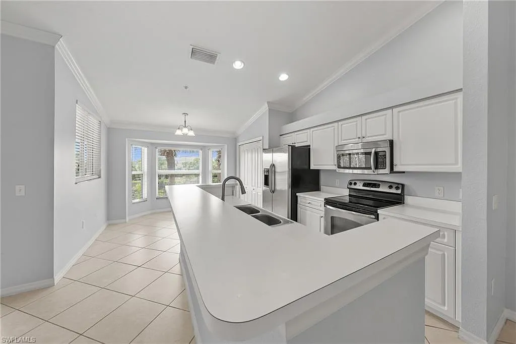 2 bed, 2.0 bath, 1160 sqft, $1,950 — Photo 2
