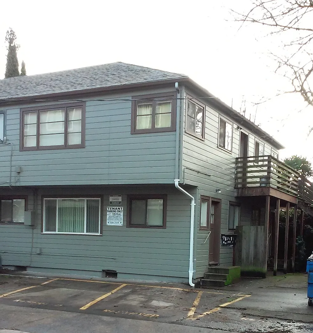 1359pe — Photo 1