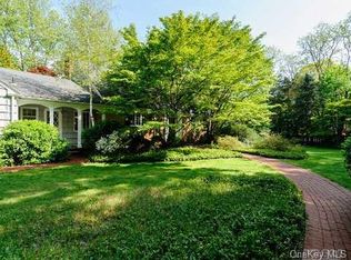 807 Remsens Ln, Oyster Bay, NY 11771