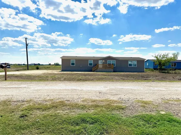 268 Green Meadow Dr, Valley View, TX 76272