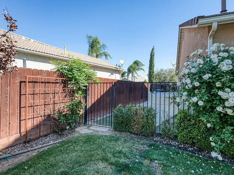 1736 N Holly Ave — Photo 40