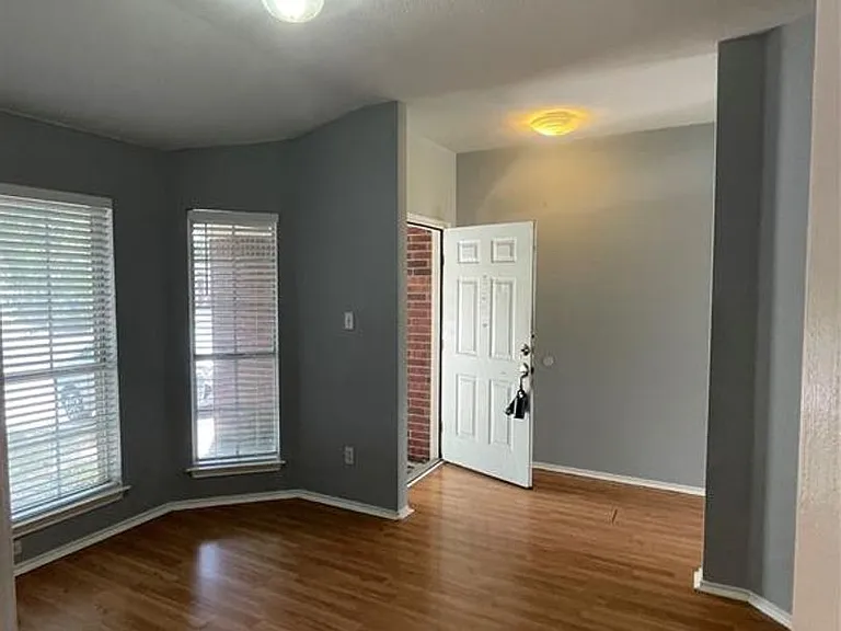 2501 Willow Way — Photo 5