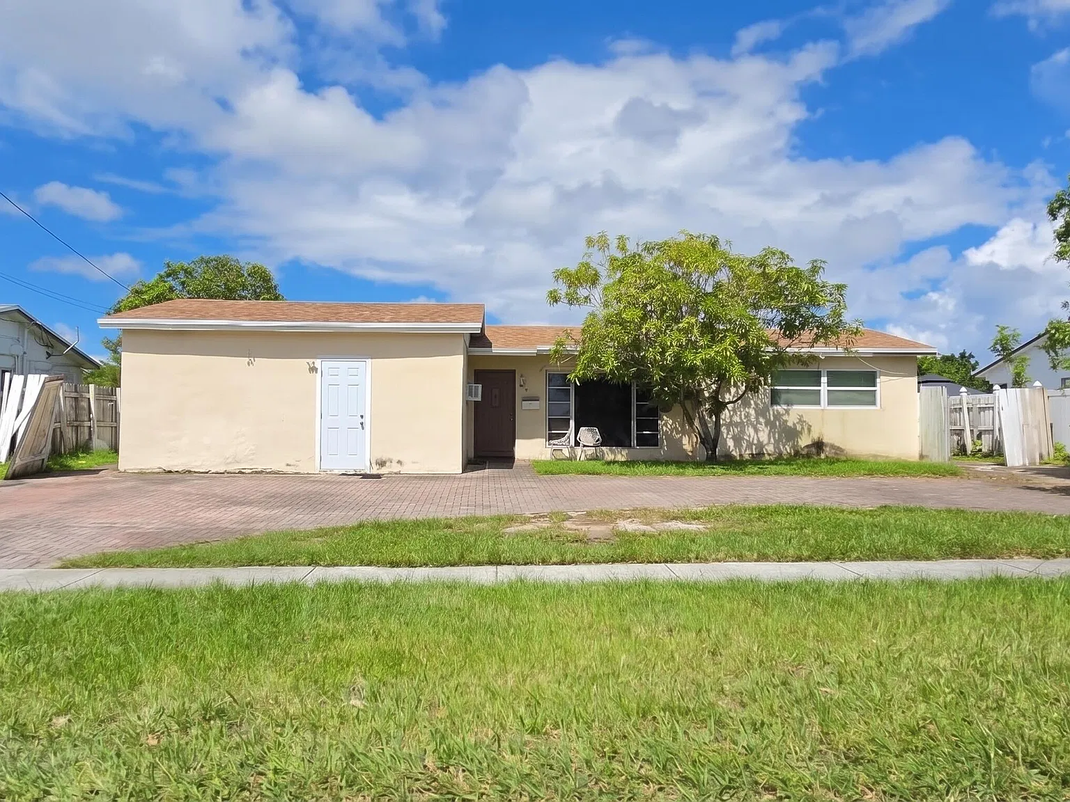 6 bed, 3.0 bath, 2488 sqft, $3,900 — Photo 1