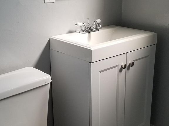 5th image of 115 N Oak St APT 15