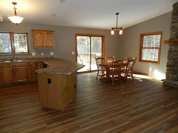 4th image of 9085 Rockwood Ct