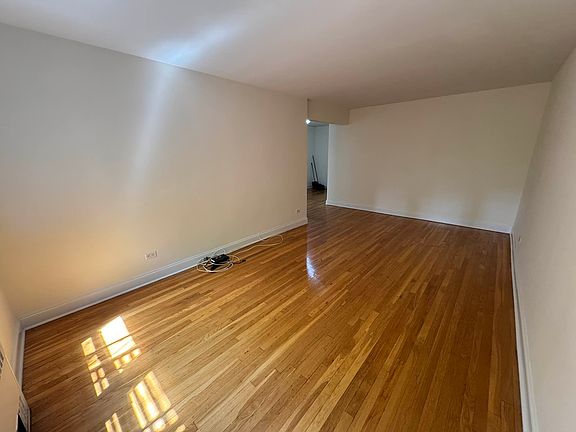 4th image of 8310 118th St APT 6D