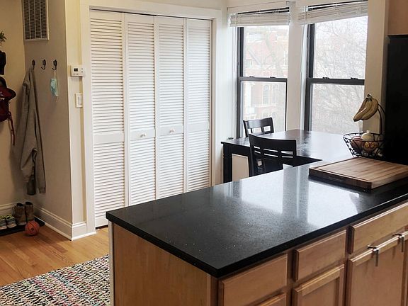 2nd image of 3325-3327 N Lakewood Ave #3