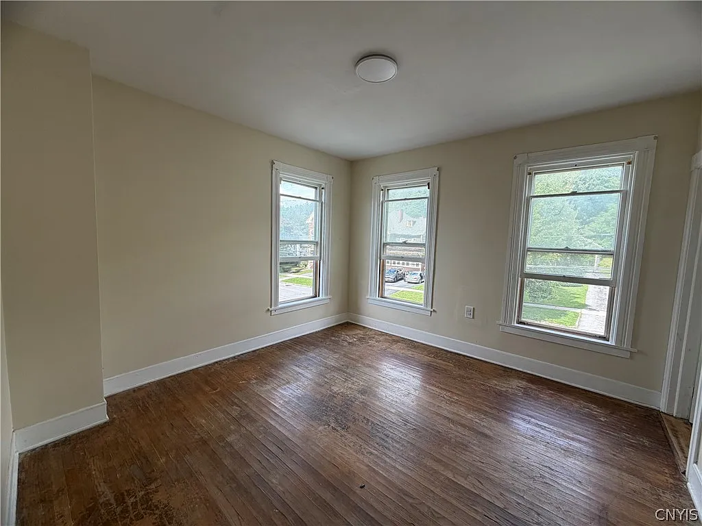 2 bed, 1.0 bath, 2272 sqft, $1,100 — Photo 3