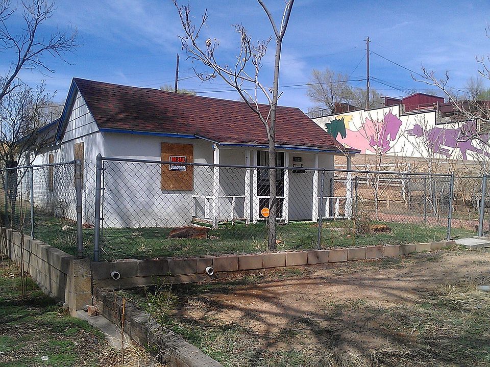 1st image of 1023 E 1st St