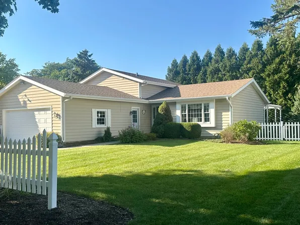 5010 W Ashland Dr, McHenry, IL 60050