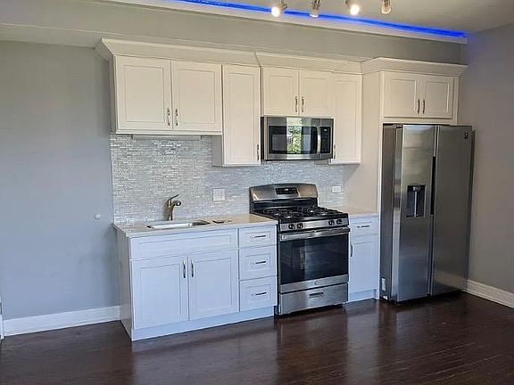 4th image of 5218 S Prairie Ave #Bsr