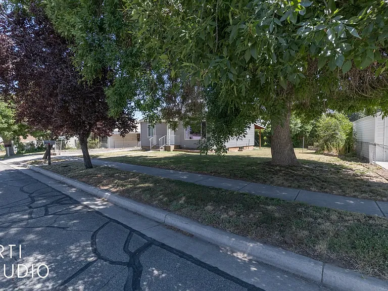 846 E McFarland St — Photo 28
