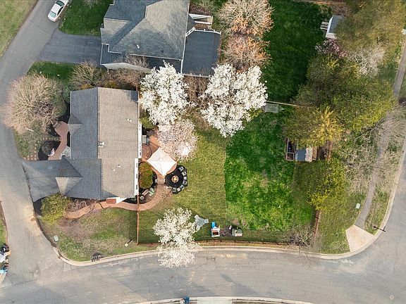 4th image of 43186 Maple Cross St