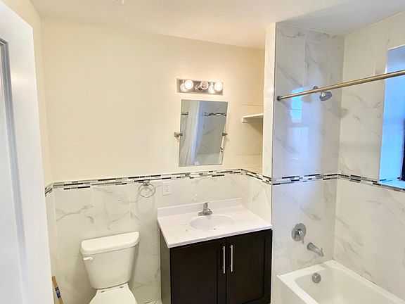 5th image of 107 N Walnut St #206