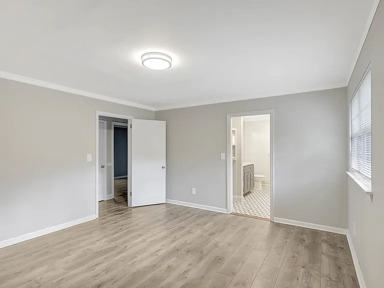 8102 Gladys Ln — Photo 10