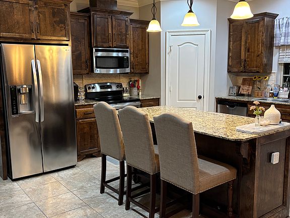 3rd image of 219 Oak Path Dr