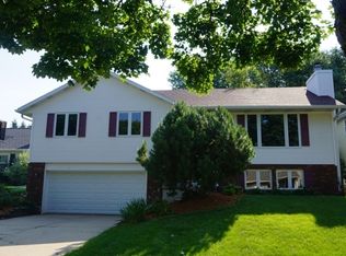 7949 W Oakbrook Cir, Madison, WI 53717