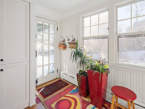5th image of 33 Lombard Rd