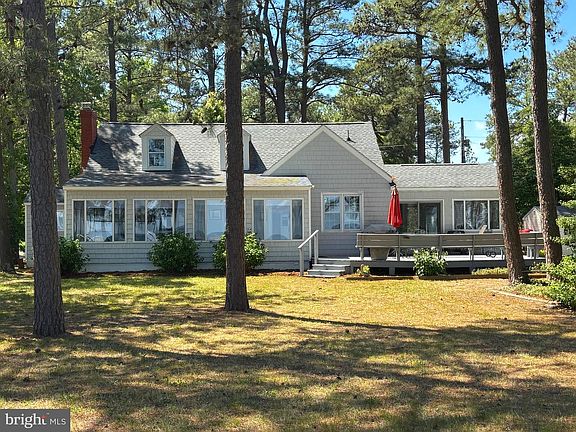 2nd image of 924 Blackbeard Pond Rd