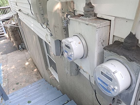 3rd image of 3 Beacon St