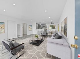 646 Tularosa Dr, Los Angeles, CA