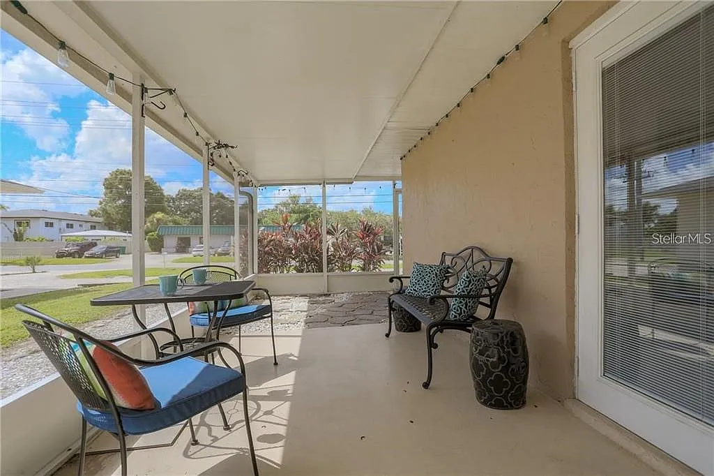 2 bed, 2.0 bath, 1212 sqft, $3,500 — Photo 2